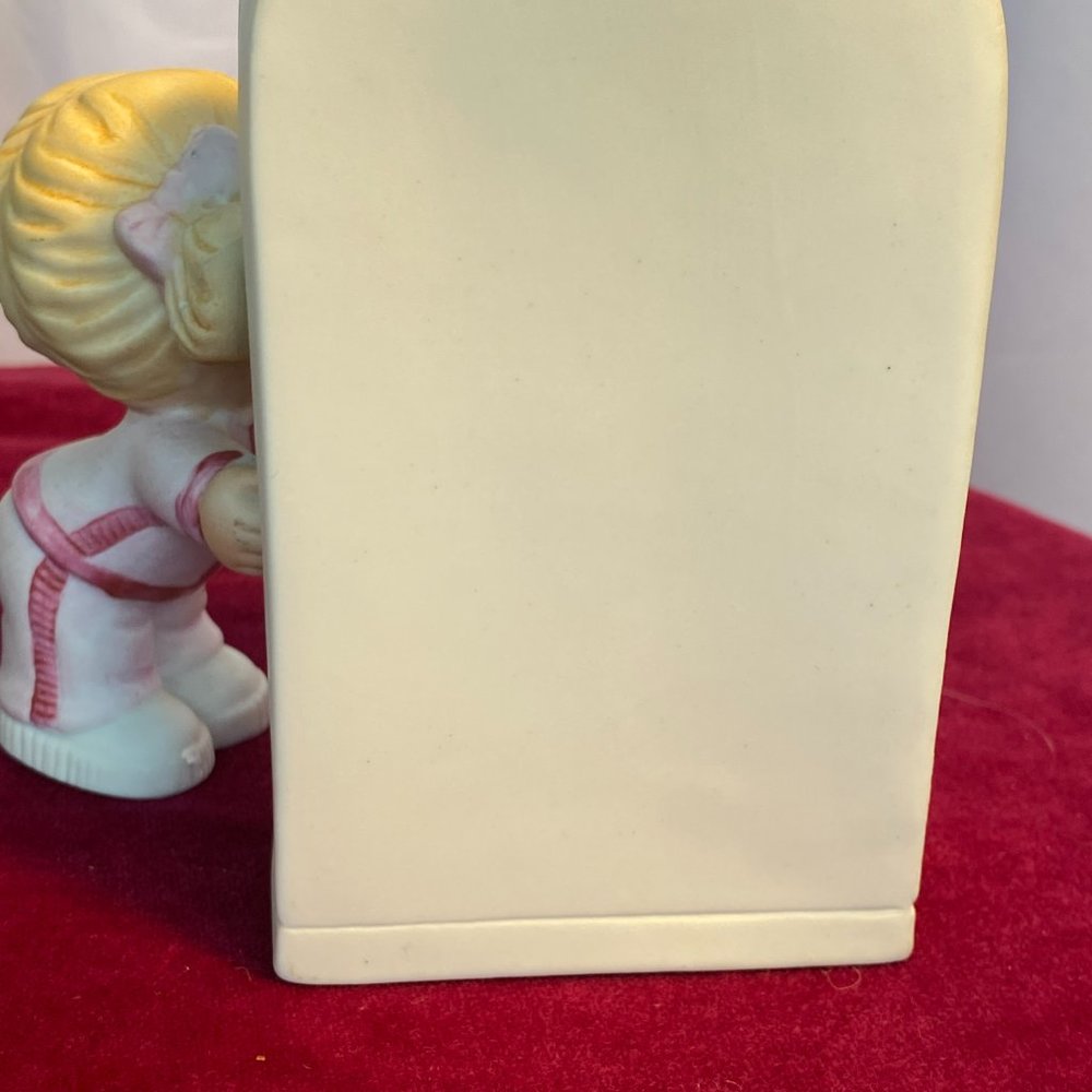 Dear God Kids Figurine - Enesco -“Don’t Look” Porcelain 1982 - Picture 5 of 8